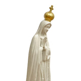 Estatua de la Virgen de Fátima sin Pintar con Corona Dorada y Base en Acabado Madera - 18 cm (7”) – VII Sacramentos Colombia