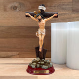 Estatua de Jesús Crucificado con Base Madera 20cm