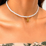 Collar Murano Pequeño Blanco con Medalla Religiosa