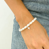 Pulsera de Imitación Perla de Agua con Cruz en Plata Engastada