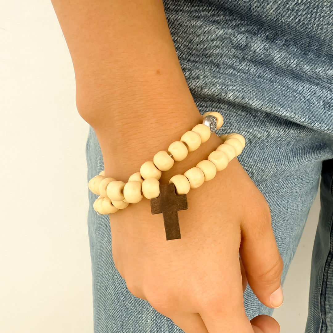 Pulsera de Rosario en Madera Blanca con Elástico – VII Sacramentos Colombia