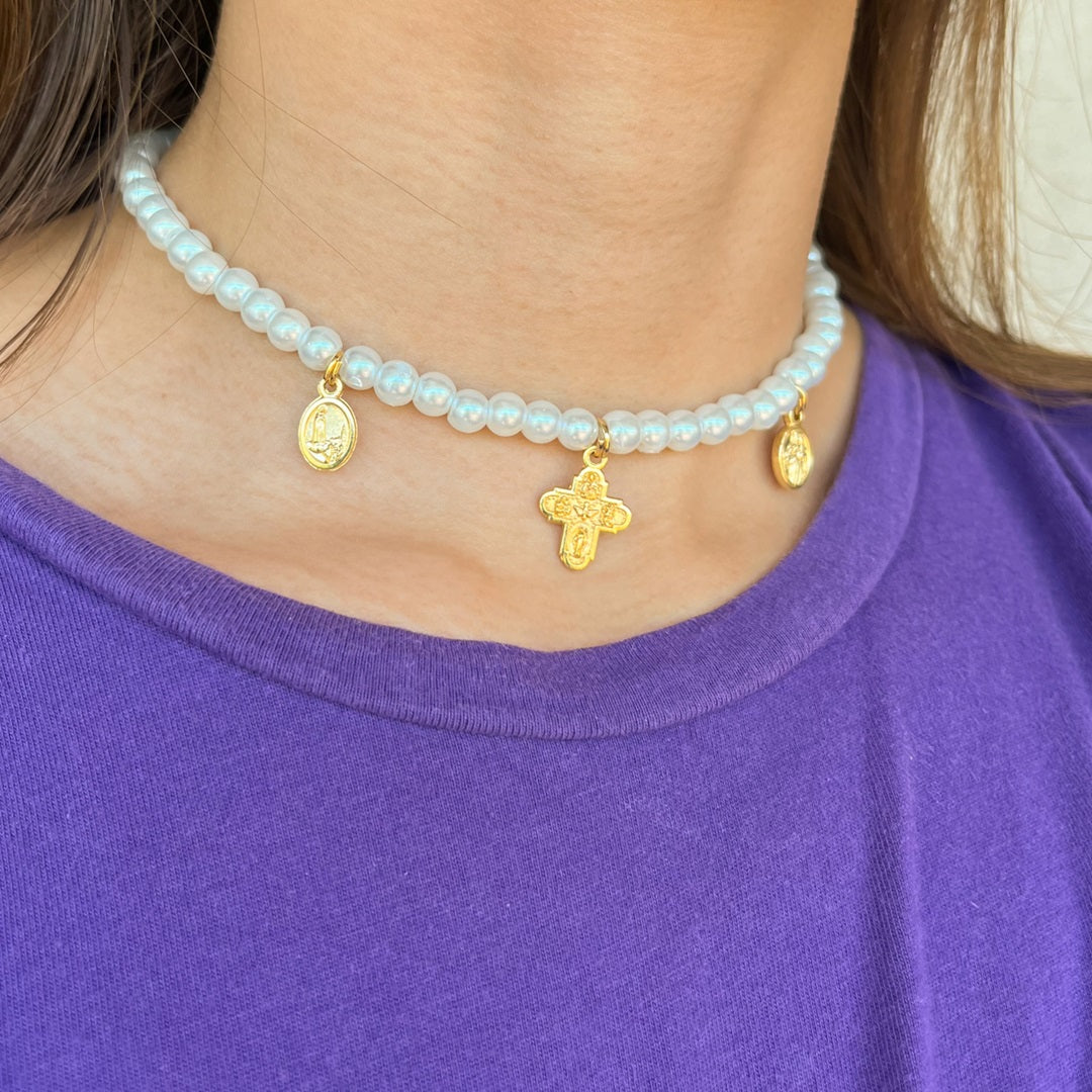 Collar Tres Medallas con Perlas – VII Sacramentos Colombia