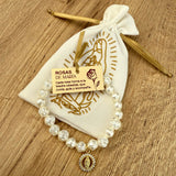 Pulsera Perlas en Forma de Rosas con Medalla de la Virgen