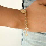 Pulsera Denario Tres Oros con San Benito Engastada y Cristo – VII Sacramentos Colombia