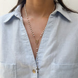 Rosario en Perla Blanca con Cadena en Acero Dorado – VII Sacramentos Colombia