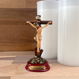 Estatua de Jesús Crucificado con Base Madera 10cm
