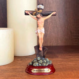 Estatua de Jesús Crucificado con Base Madera 12.5cm