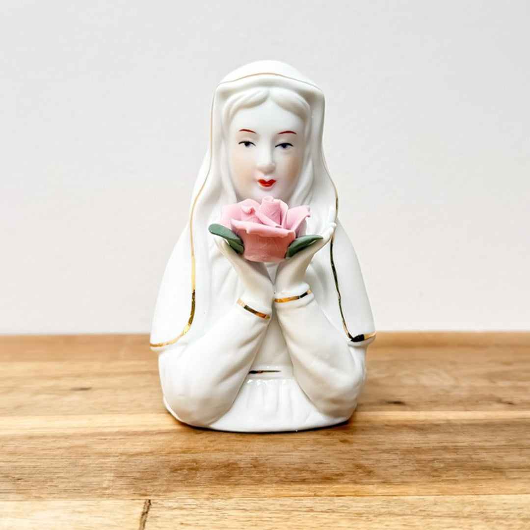 Imagen Virgen Rosa Mística en Porcelana con Rosa (Sin Luz) - VII Sacramentos Colombia