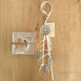 Medalla de San Benito 5cm con Oración de Bendición y Protección del Hogar – VII Sacramentos Colombia