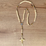 Rosario de Madera Clara con Medalla de San Benito – VII Sacramentos Colombia