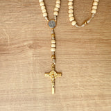 Rosario de Madera Clara con Medalla de San Benito – VII Sacramentos Colombia
