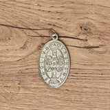 Medalla de San Benito Plateada Ovalada – VII Sacramentos Colombia