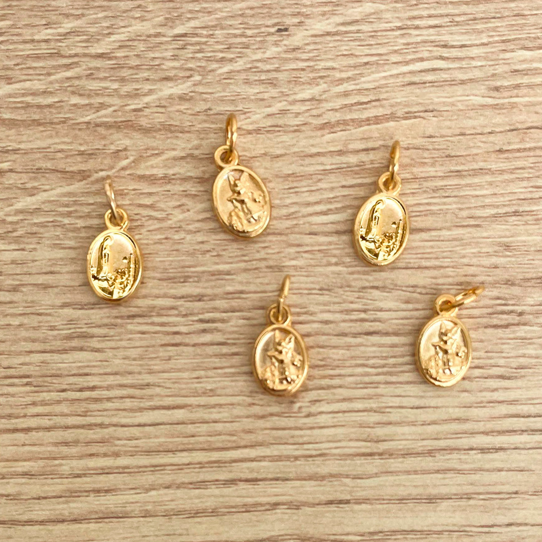 Paquete por 5 Medallas de Virgen de Fatima y Ángel de la Guarda Dorada – VII Sacramentos Colombia