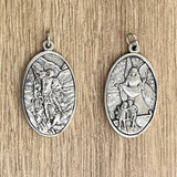 Medalla Italiana Ovalada de San Miguel Arcángel y el Ángel de la Guarda 4.5cm – VII Sacramentos Colombia