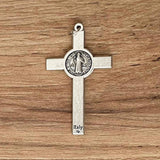 Cristo o Cruz de San Benito Italiano en Zamak – VII Sacramentos Colombia