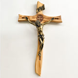 Cristo en Madera Silueta con Medalla de San Benito Grabada – 65 cm