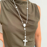 Rosario Plastico Blanco Con Medallas y Cristo San Benito – VII Sacramentos Colombia