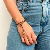 Cruz en Madera de Olivo con Bordes de Colores