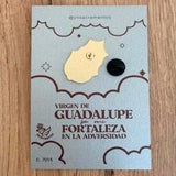 Pin metálico de la Virgen de Guadalupe – diseño moderno e infantil en estilo católico