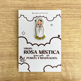 Pines Metálico Virgen Rosa Mistica Resinada – VII Sacramentos Colombia