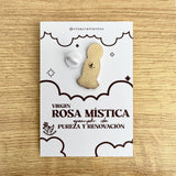 Pines Metálico Virgen Rosa Mistica Resinada – VII Sacramentos Colombia
