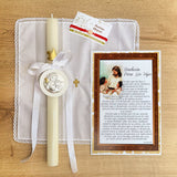 Kit de bautizo premium con purificador, oración para enmarcar, pulsera de San Benito en hilo rojo y cirio con medalla de cuna italiana repujada