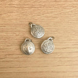 Paquete de 3 Medallas San Benito Bombe 1.7 cm – VII Sacramentos Colombia
