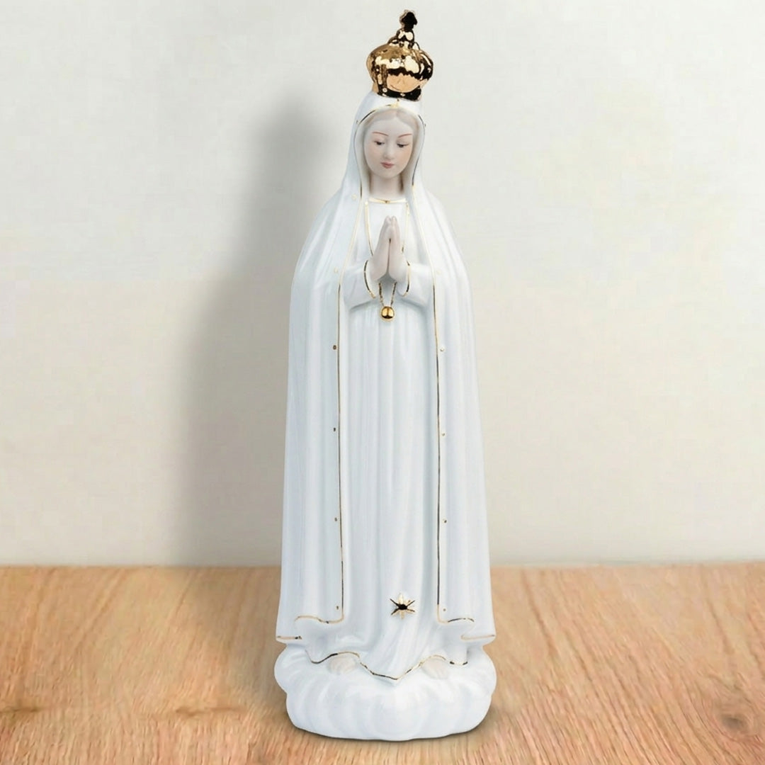 Estatua Virgen de Fátima de 33 cm en porcelana decorativa con corona dorada - VII Sacramentos Colombia