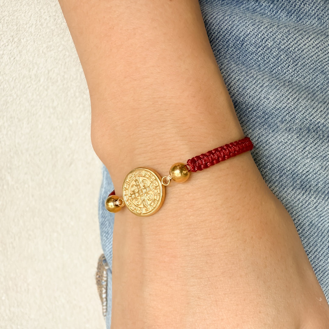 Pulsera Tejida con Medalla en Acero Dorado Grande