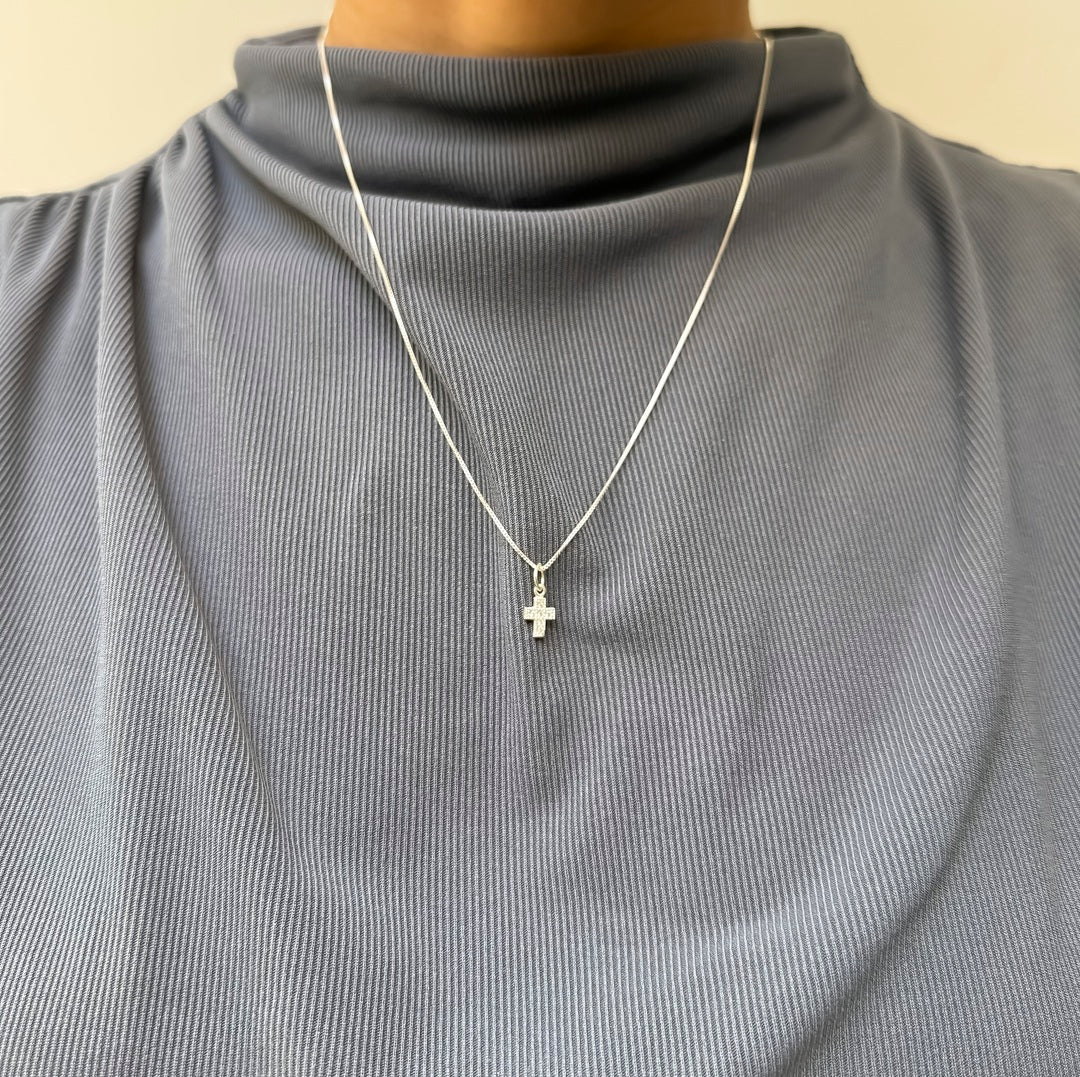 Cadena de Plata con Dije de Cruz Engastado – 50 cm