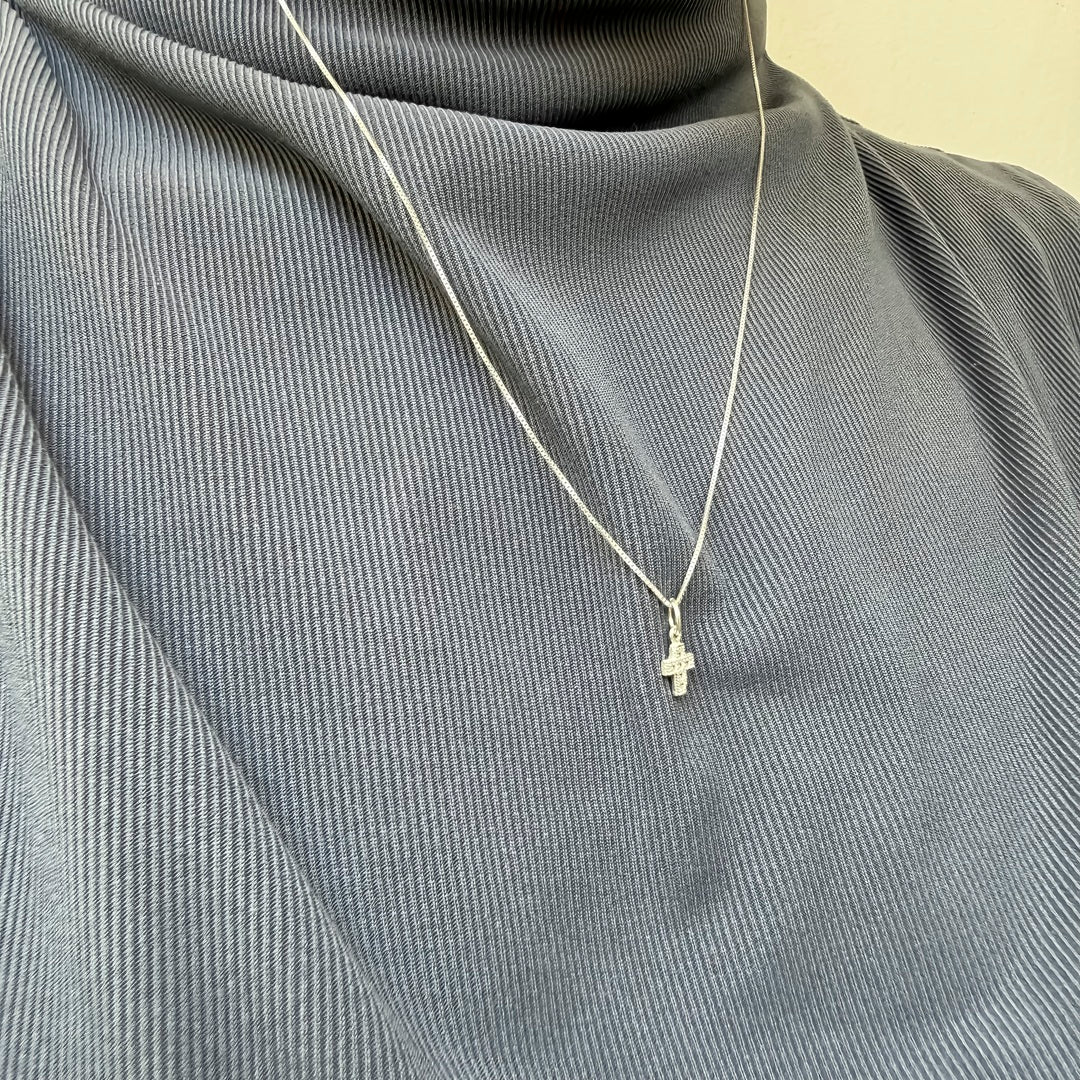 Cadena de Plata con Dije de Cruz Engastado – 50 cm