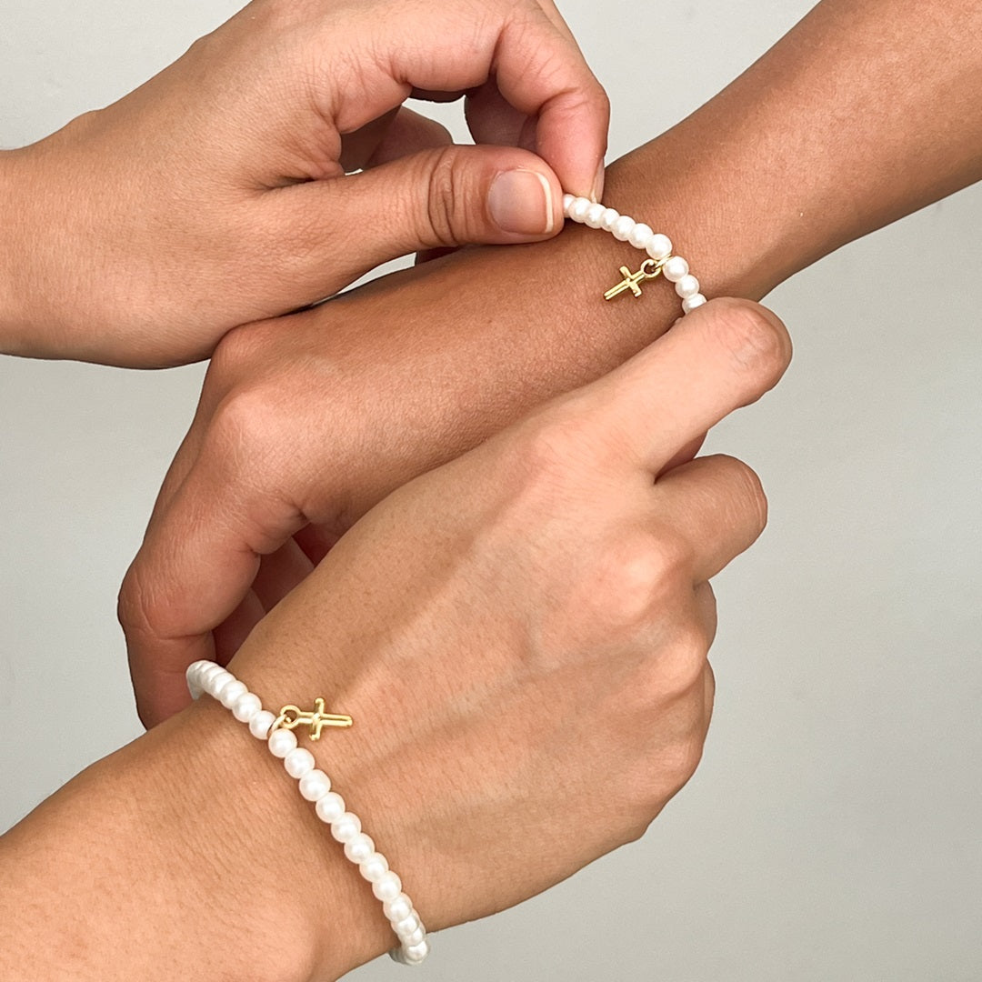 Pulsera Elástica Perla con Dije Dorado x 2 Unidades