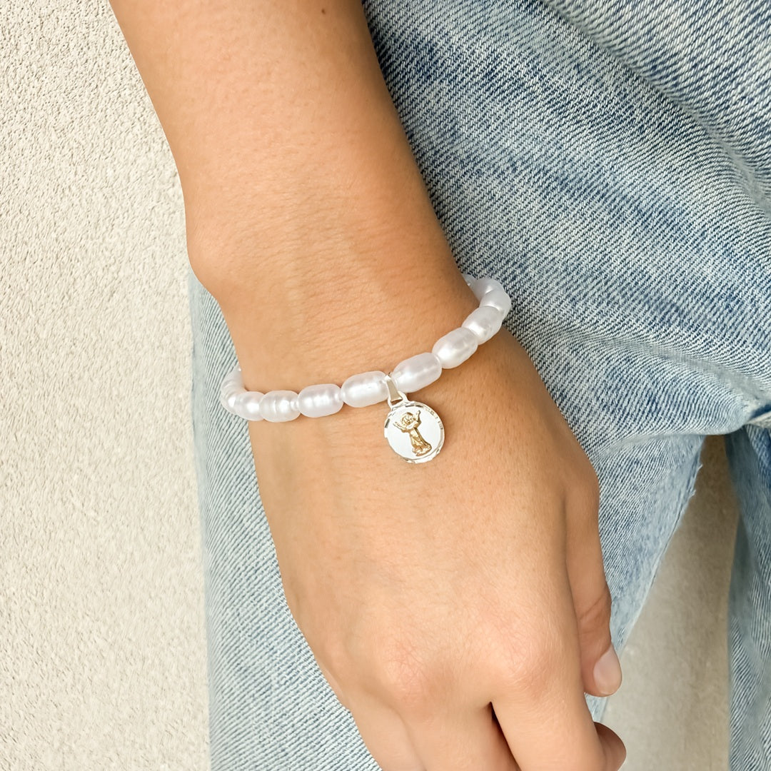Pulsera Elástica Imitación Perla con Medallas en Plata 925 – VII Sacramentos Colombia