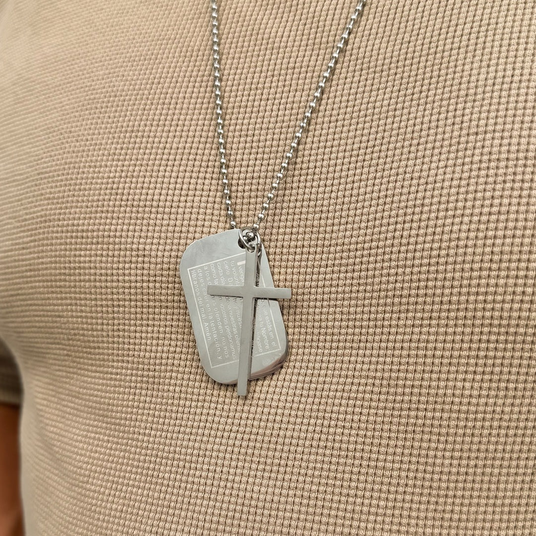 Cadena de Acero Plateada con Cristo y Placa del Padre Nuestro