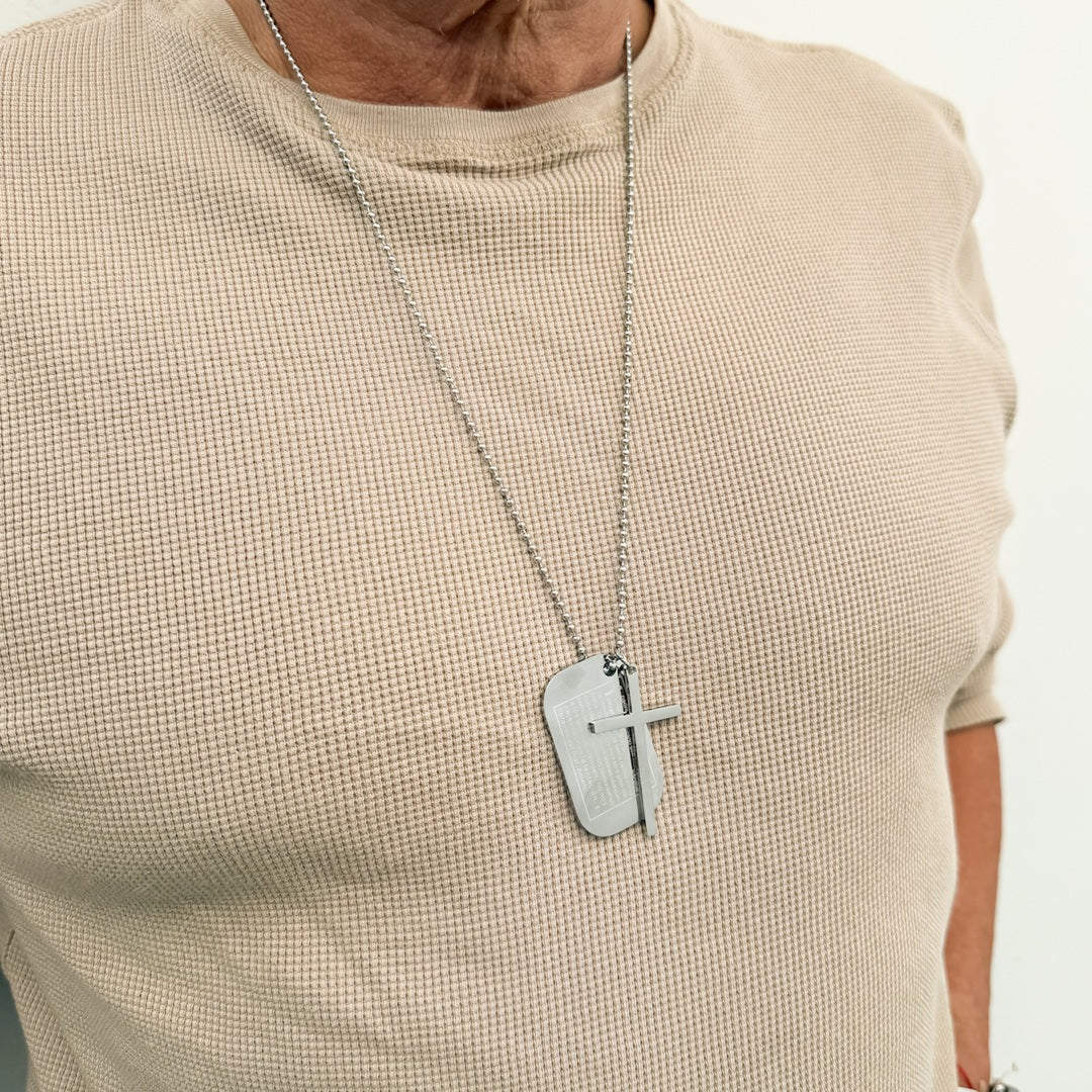 Cadena de Acero Plateada con Cristo y Placa del Padre Nuestro