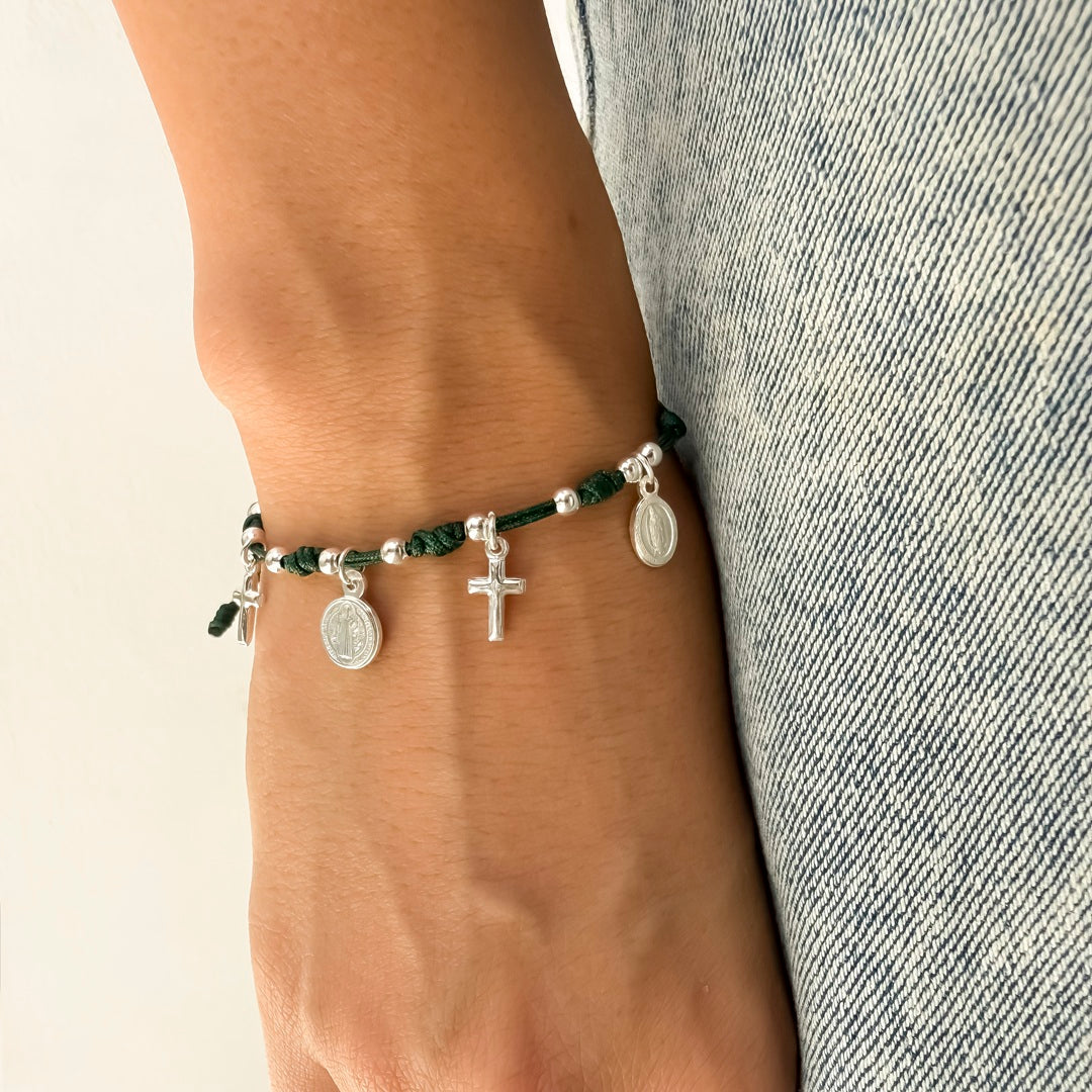 Pulsera de Hilo con 5 Medallas de Plata 925 – San Benito, Cruz y Virgen Milagrosa
