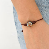 Pulsera de Hilo con Medalla Resina