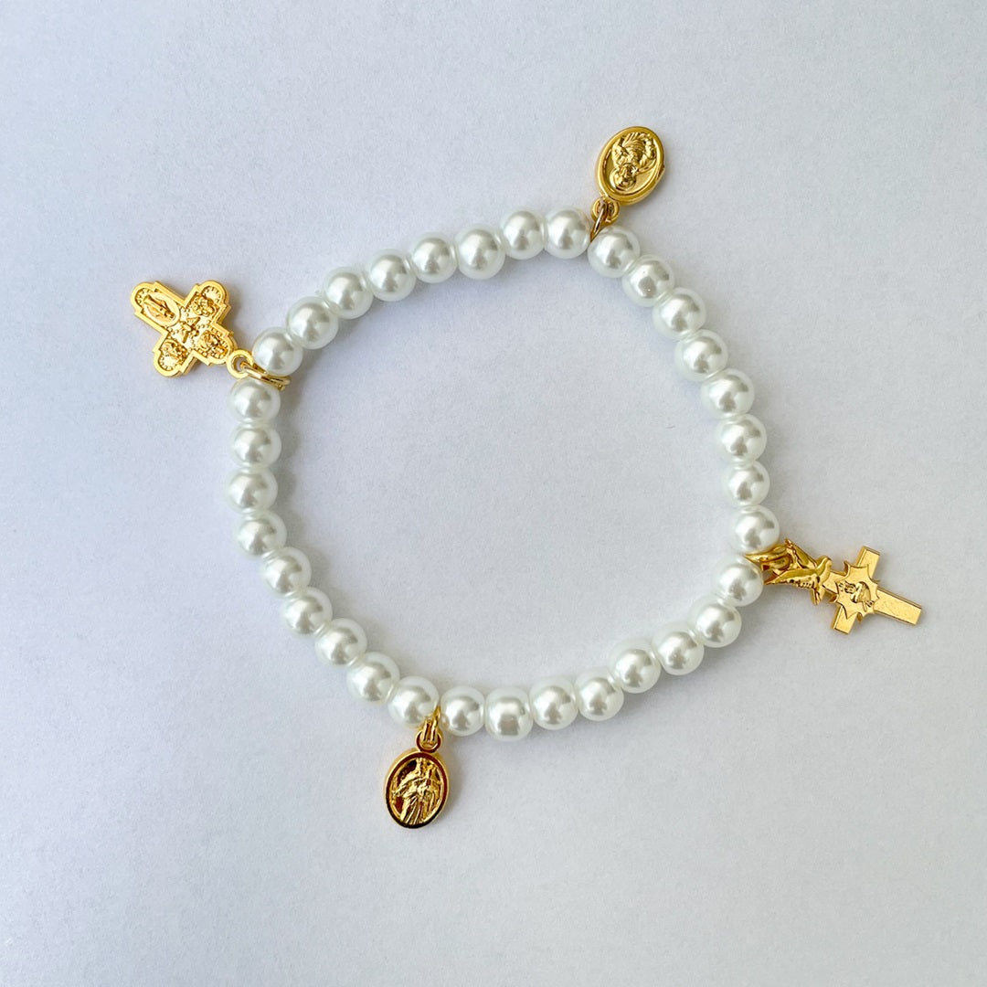 Pulsera de Perlas con Cuatro Medallas de Fe