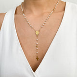 Rosario en Perla Blanca con Cadena en Acero Dorado – VII Sacramentos Colombia