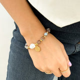 Pulsera de Piedras Naturales con Medalla de San Benito en Acero Dorado