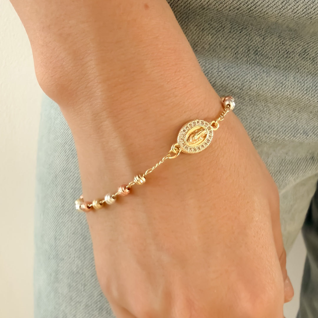 Pulsera Denario Tres Oros con Virgen Guadalupe Engastada – VII Sacramentos Colombia