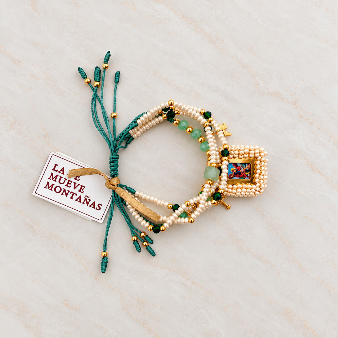 Pulsera Escapulario Verde con Mostacillas y Dijes de Fe