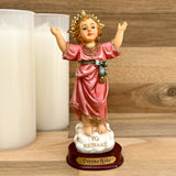 Estatua del Divino Niño con Base Madera de 12.5cm