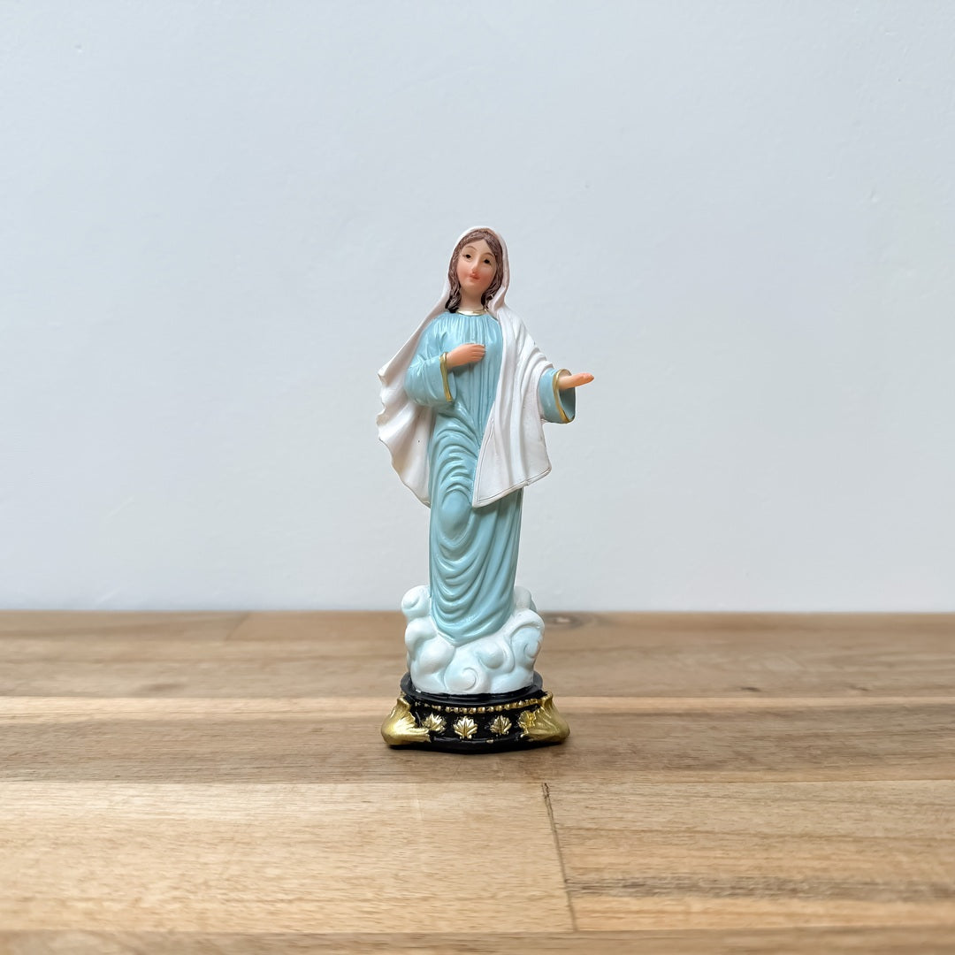 Estatua de la Virgen de Medjugorje 12,5cm – VII Sacramentos Colombia
