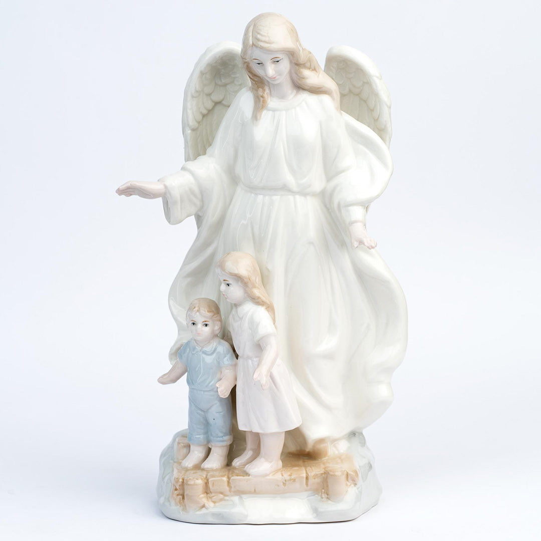 Estatua del Ángel de la Guarda con dos niños de 28 cm en porcelana - VII Sacramentos Colombia
