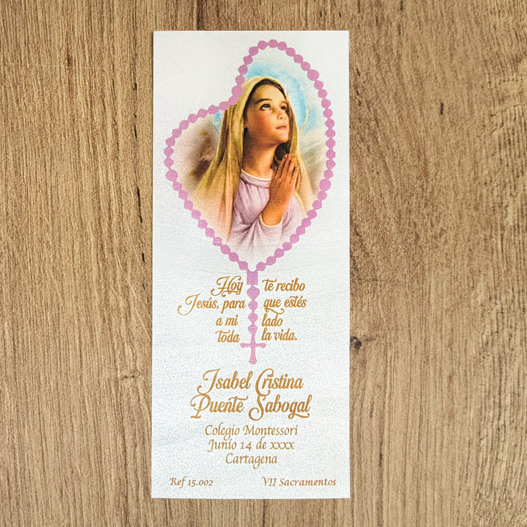 Paquete de 12 Estampas Tipo Separador para Primera Comunión Niña Maria con Rosario– VII Sacramentos Colombia