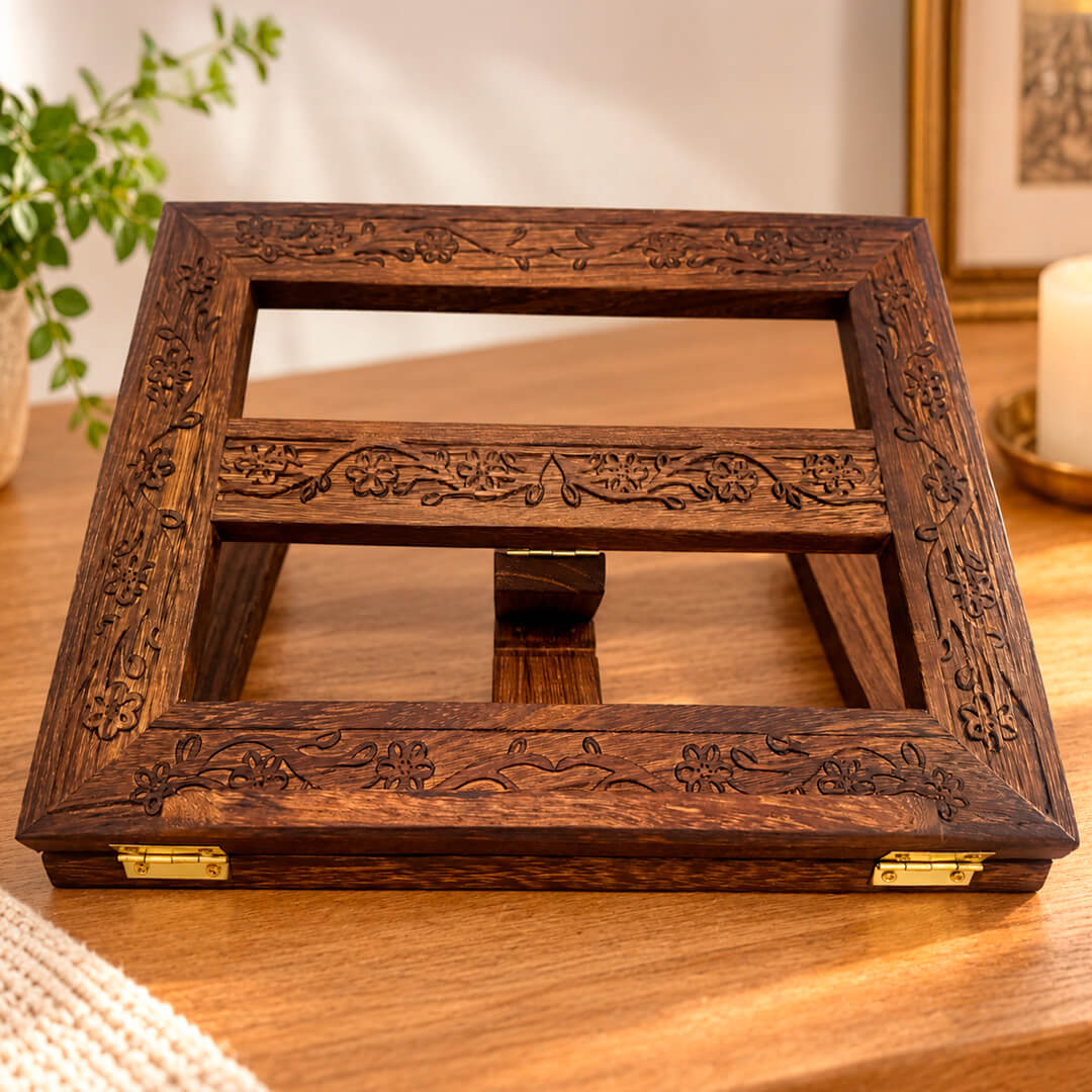 Atril de madera oscura tallado y plegable para Biblia
