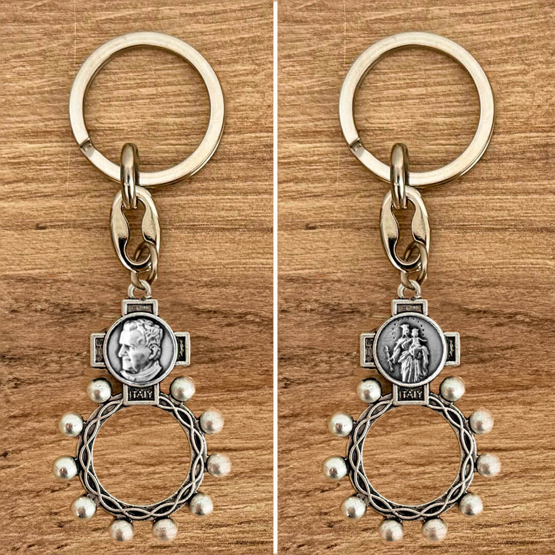 Llavero con denario metalico para rezar el rosario con la Virgen Maria Auxiliadora y juan bosco