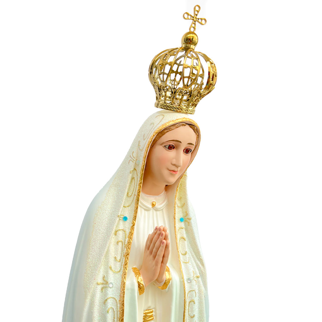 Estatua de la Virgen de Fátima con Manto en Tono Blanco y Detalles Escarchados - 77 cm (30.3”)