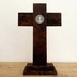 Cristo con Medalla de San Benito en Madera con Base – 37 cm